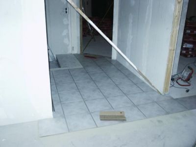 pict2829fliesenimflur.jpg
