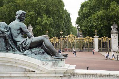 Monument, Buckingham Palace
