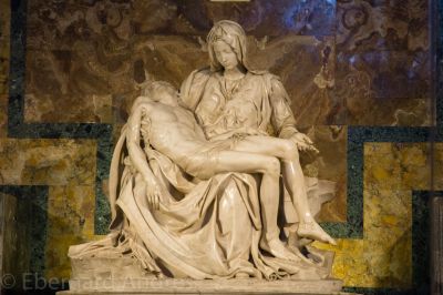 Pietà von Michelangelo
