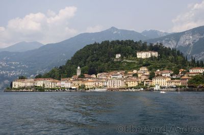 Häuserfassade von der Seeseite, Bellagio
