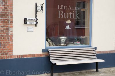 Mitfahrer Bank, Arnis
Richtung wählen: Süderbrarup -  Kappeln.
Richtungsschild vorklappen. 
Warten...
Richtungsschild wieder zurückklappen.
Einsteigen. Gute Fahrt und nette Gespräche!

